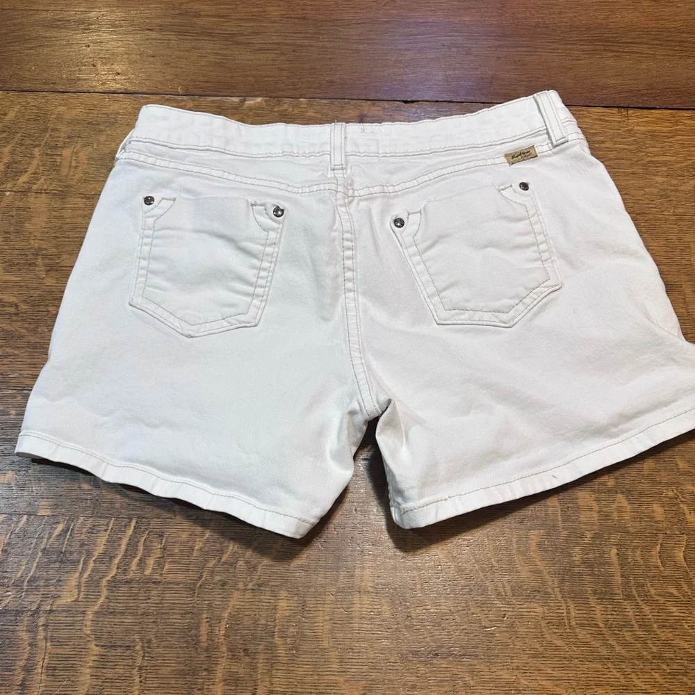 Levi’s‎ women’s Denium shorts white stretch sz 12